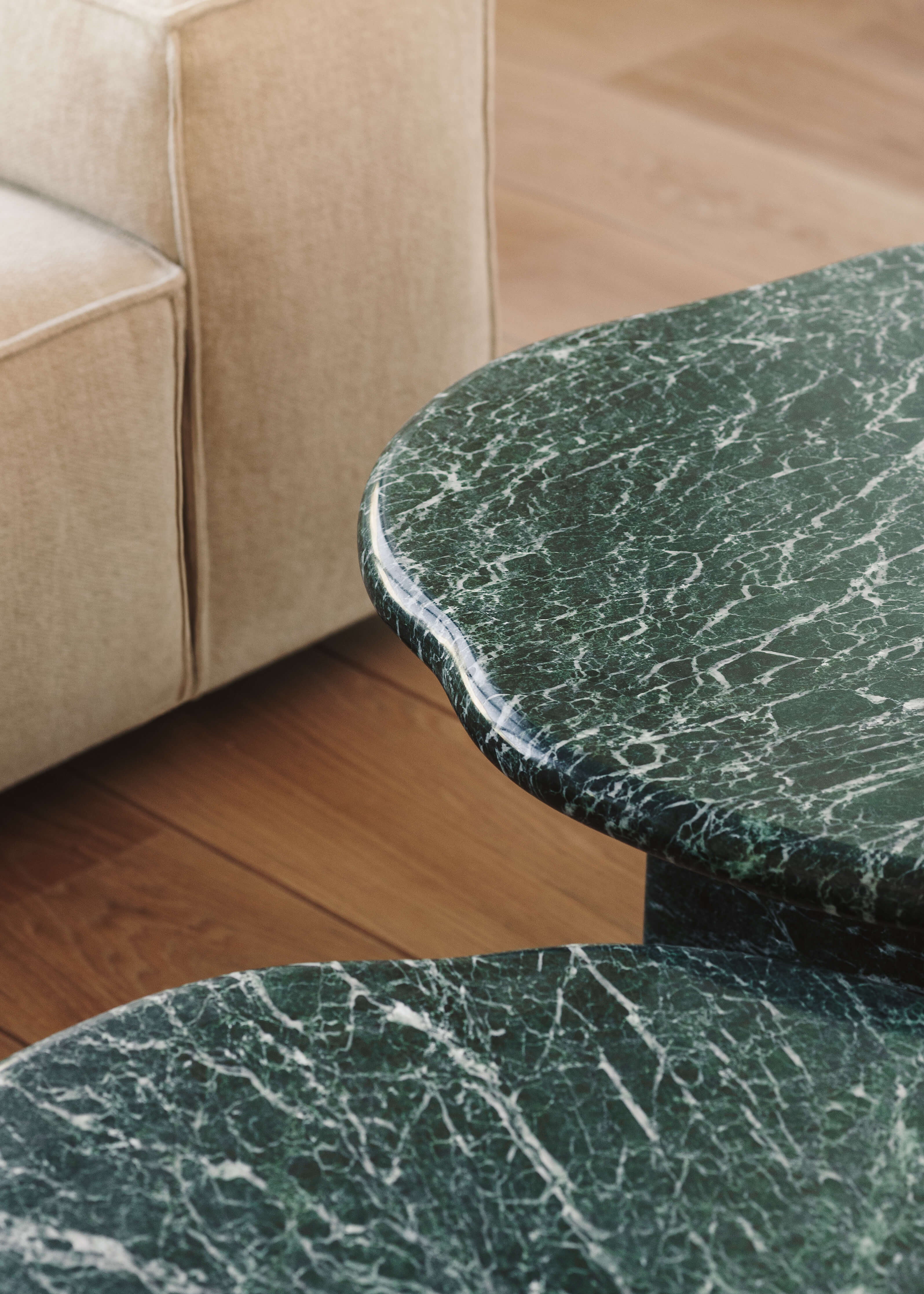 PHILIA Coffee table