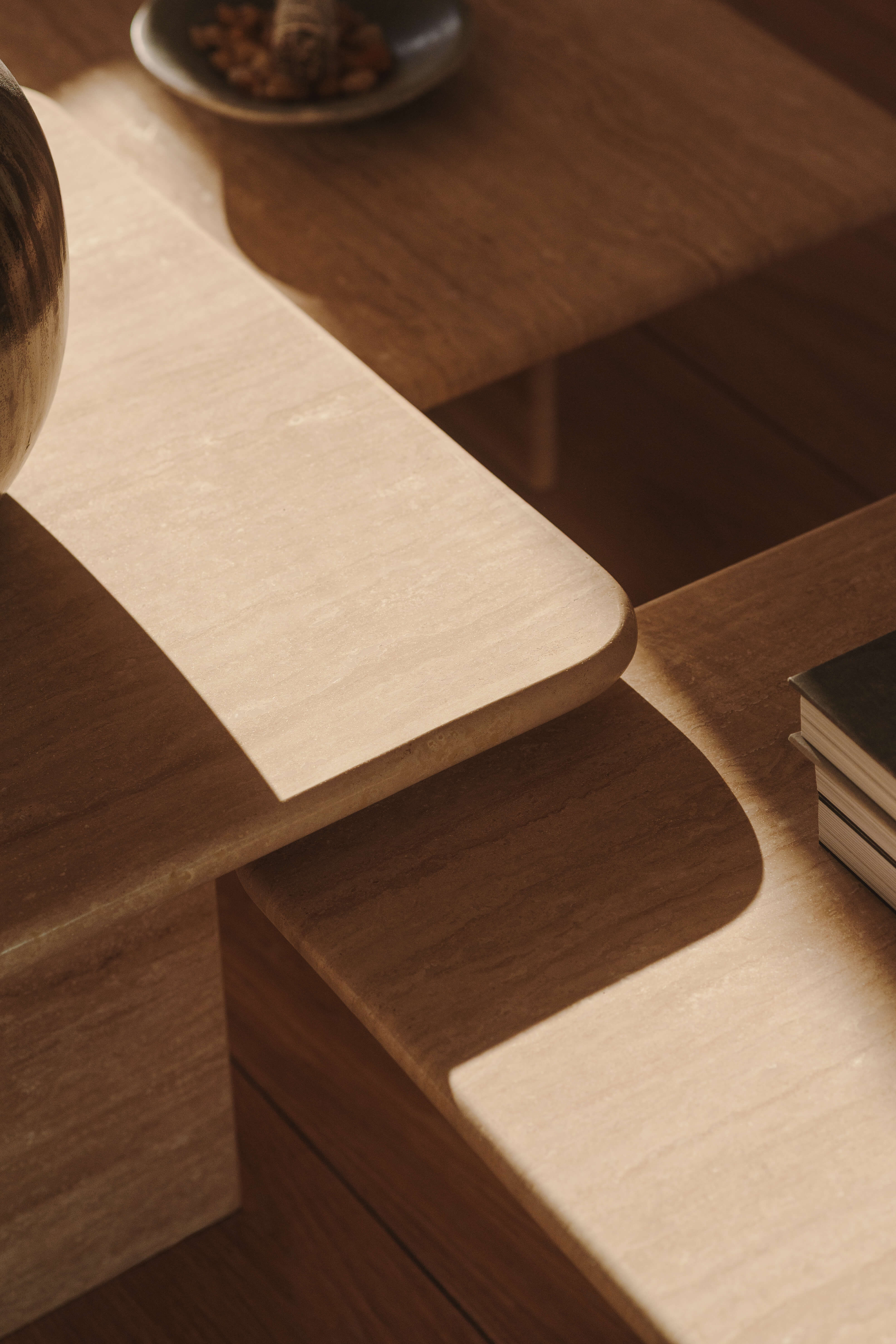 VENI Coffee table